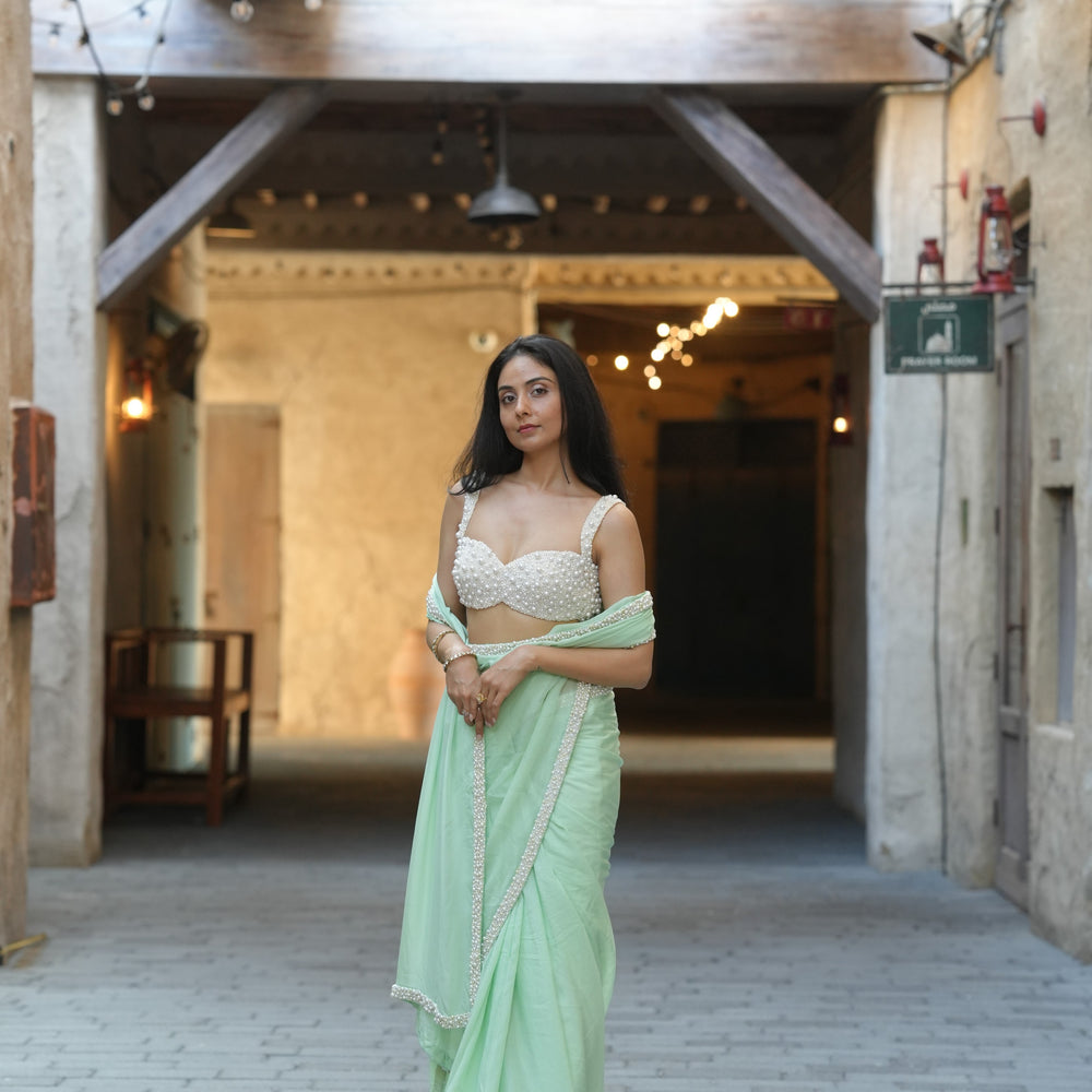 
                      
                        Indira Saree Set
                      
                    