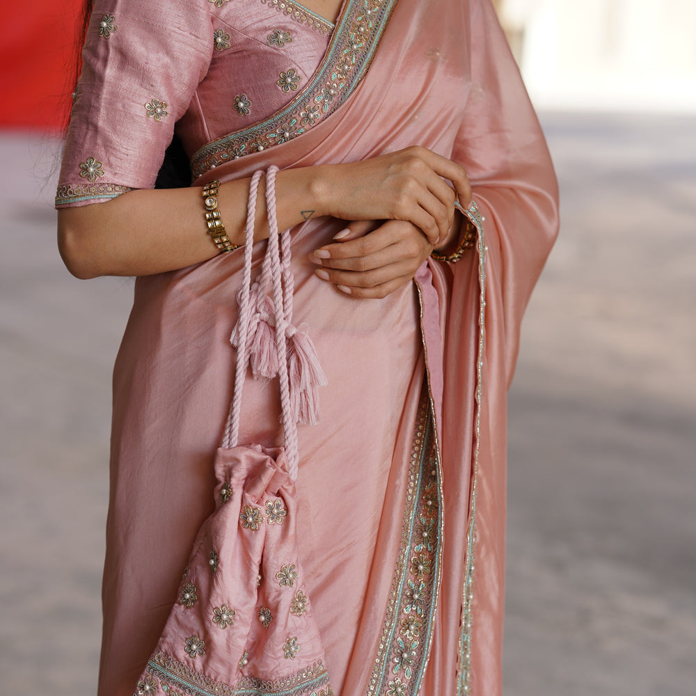 
                      
                        Noori Potli
                      
                    